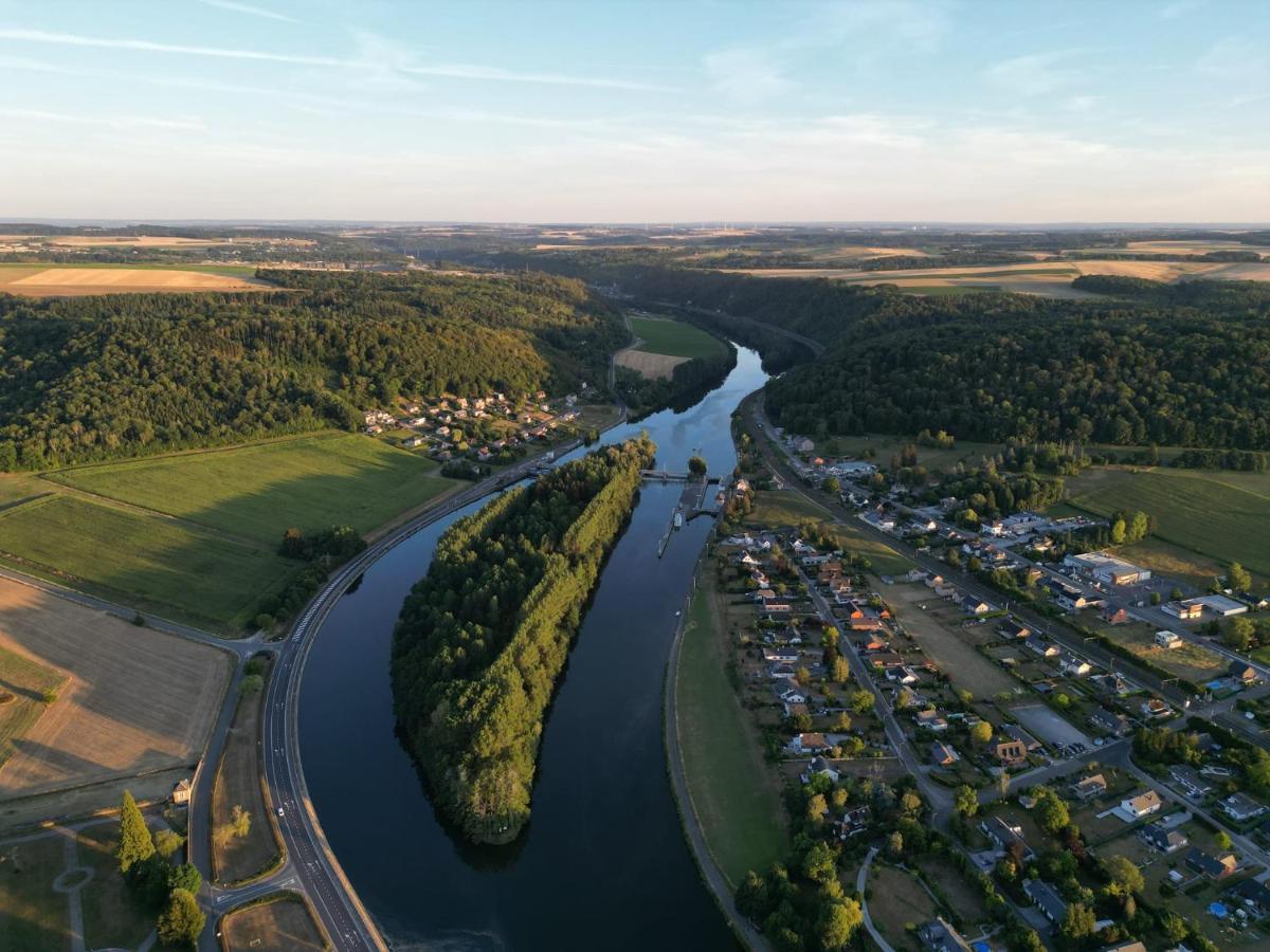 Vila Aux Berges Du Bocq Yvoir Exteriér fotografie
