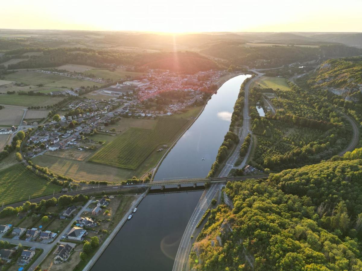 Vila Aux Berges Du Bocq Yvoir Exteriér fotografie